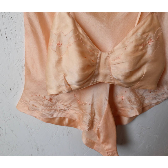 Antique Peach silk lingerie set, 2 pc. wedding trousseau, hand embroidery - Picture 2 of 2